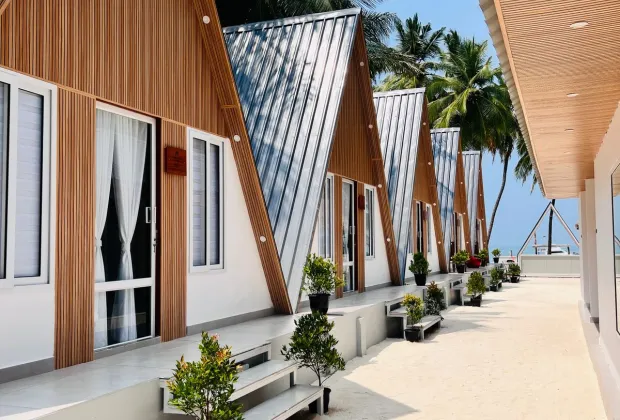 Discover the beauty of Lakshadweep with our affordable 4 days and 3 nights budget packages!