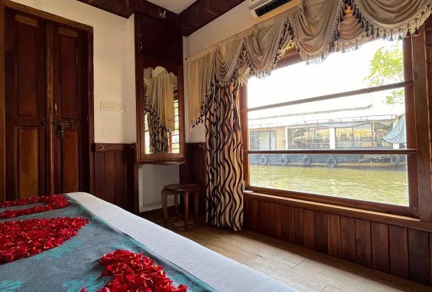 Best Alleppey House Boat Offers